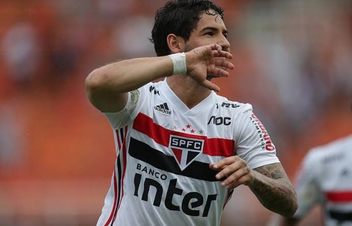 São Paulo dá prazo para Alexandre Pato voltar ao Tricolor