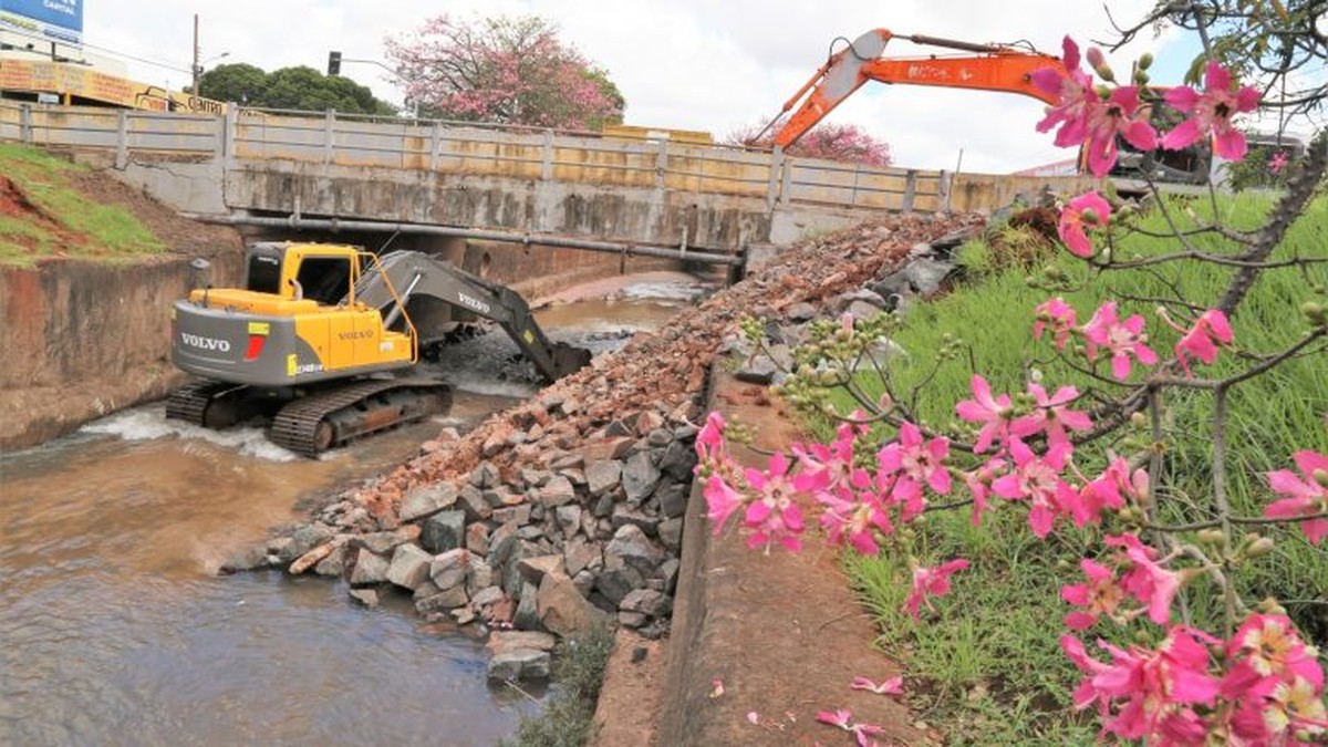 Após quatro meses interditada, fluxo de veículos por ponte na região central de Campo Grande é liberado