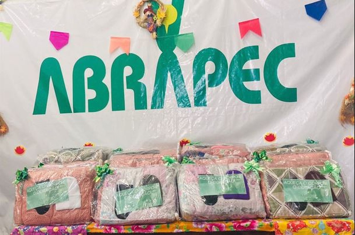 Abrapec distribui kits de inverno para pessoas em tratamento contra o câncer em São João da Boa Vista | São Carlos e Araraquara