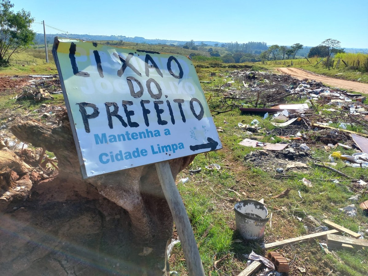 Estrada rural é alvo de descarte irregular de lixo na Vila Furquim, em Presidente Prudente | Presidente Prudente e Região