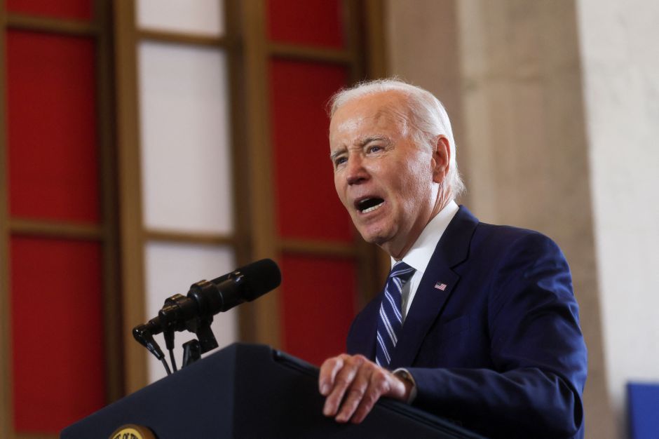 Biden diz que enviar bombas de fragmentação à Ucrânia foi “decisão difícil“