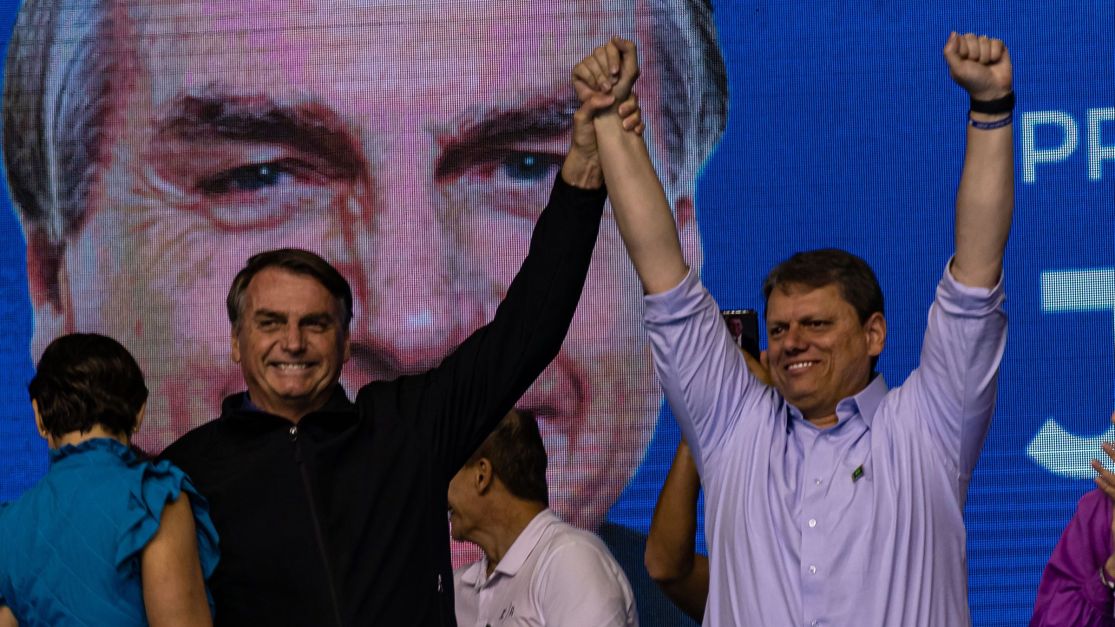 Com Bolsonaro fora do pleito de 2026, 74% acham que ele devia apoiar o nome de Tarcísio
