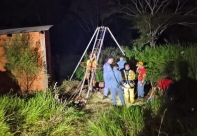 Presidente Prudente – Bombeiros e Polícia Ambiental resgatam vaca que caiu em poço de 12 metros