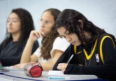 Educação de SP aumenta tempo de aula e inclui mais português e matemática na grade