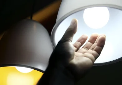 Conta de luz terá bandeira vermelha em junho, anuncia Aneel