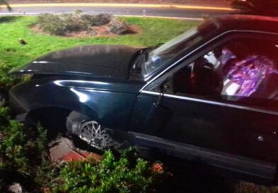 Paulicéia – Idoso fratura pé ao bater carro contra trevo de entrada do município