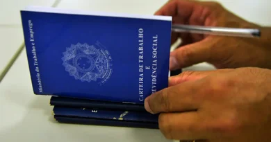 Governo confirma salário mínimo de R$ 1.621 em 2026