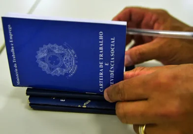 Governo confirma salário mínimo de R$ 1.621 em 2026